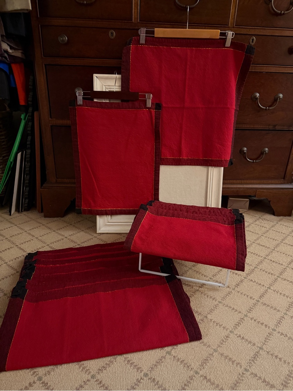 Vintage set of 8 placemats and napkins crimson red